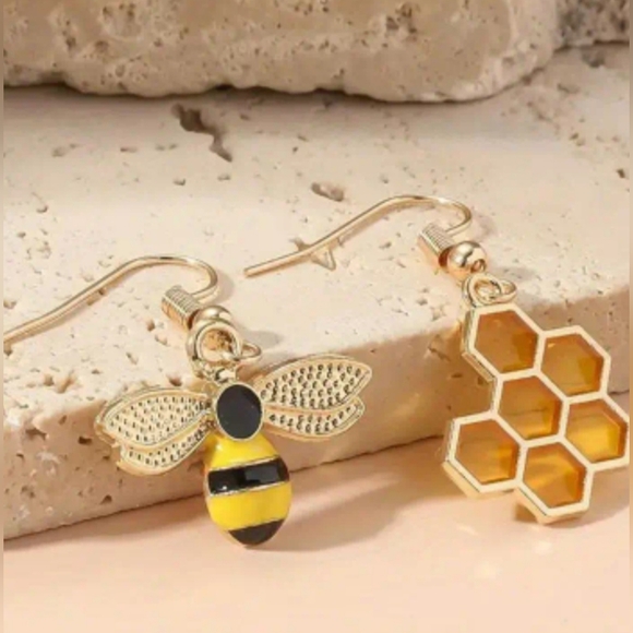Bee & Honeycomb Decor Mismatched Drop Earrings - Picture 5 of 8